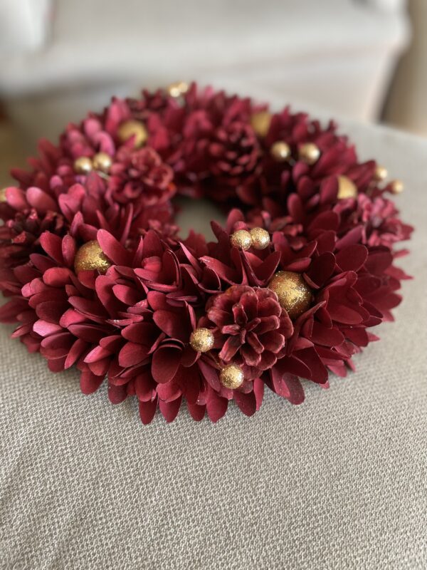 Corona navideña de madera