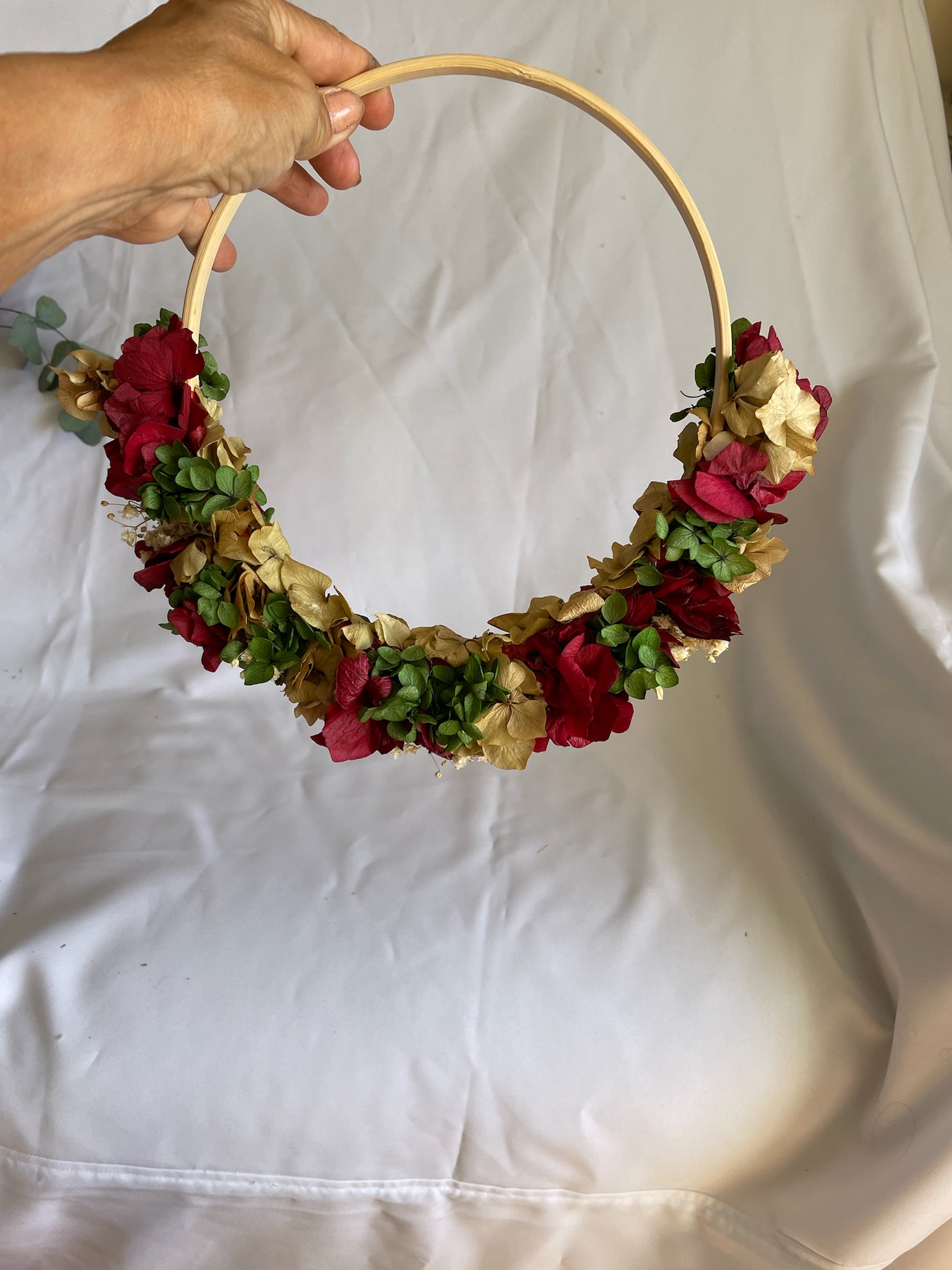 Porta alianzas de hortensias preservadas