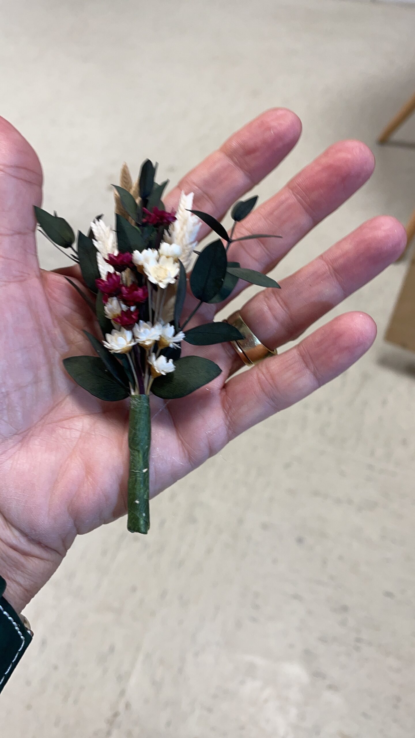 Prendido toque burdeos: imagen 1