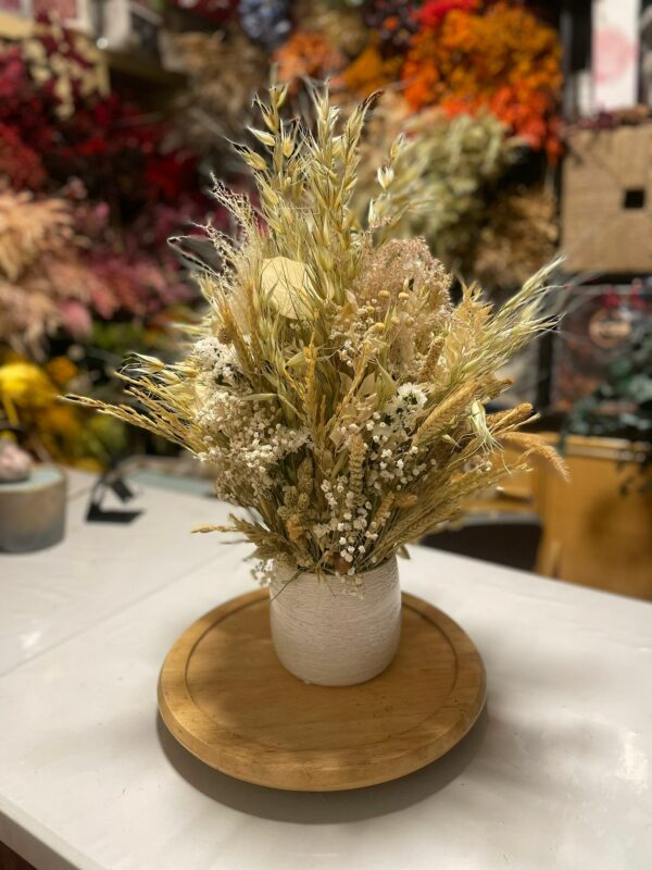 Centro rústico en tonos naturales