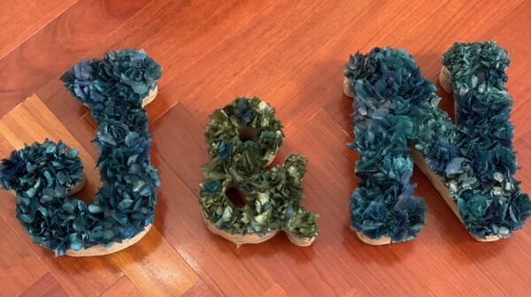 Pack de dos letras de 25 cm + símbolo & de 17 cm